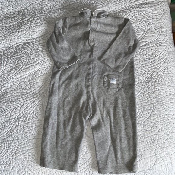 Janie & jack gray one piece with back pocket, white trim & Embroidered airplane - Picture 4 of 4